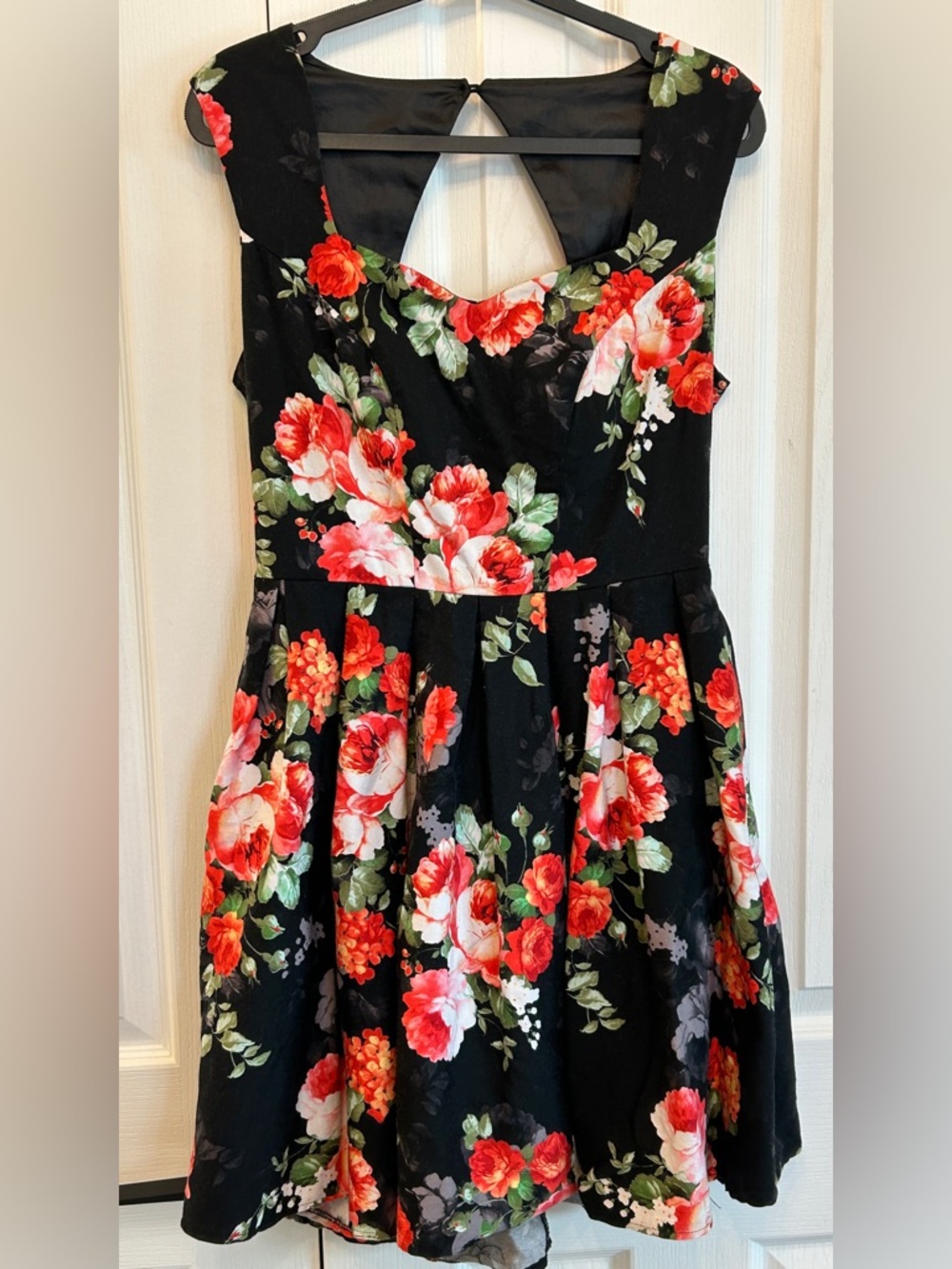 Suzy Shier Black Floral Mini Dress Sweetheart Neckline M EUC